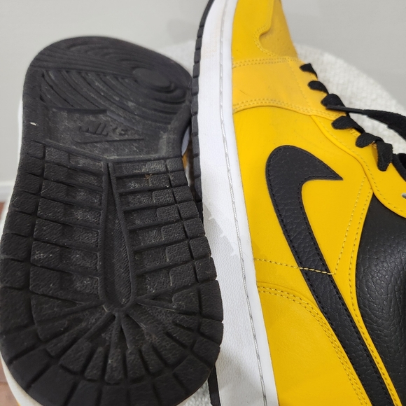 Jordan 1's Low - Picture 4 of 15